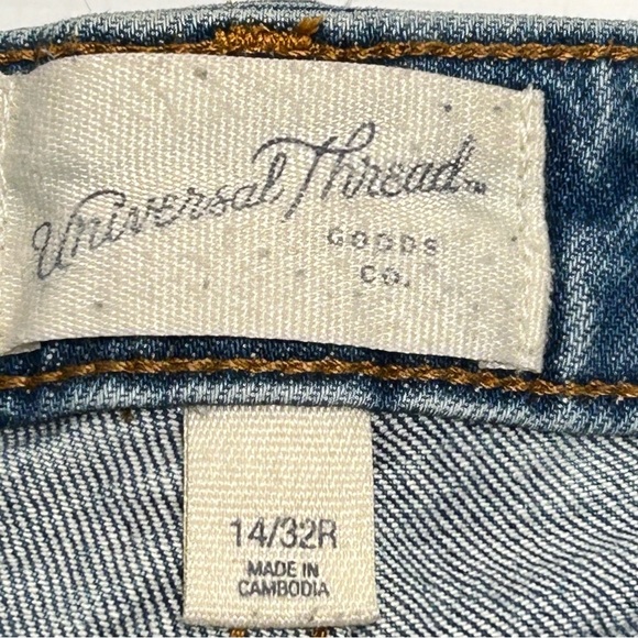 Universal Thread Med Wash Vintage Midi Distressed Cut Off Jean Shorts Sz 14 - Picture 9 of 11